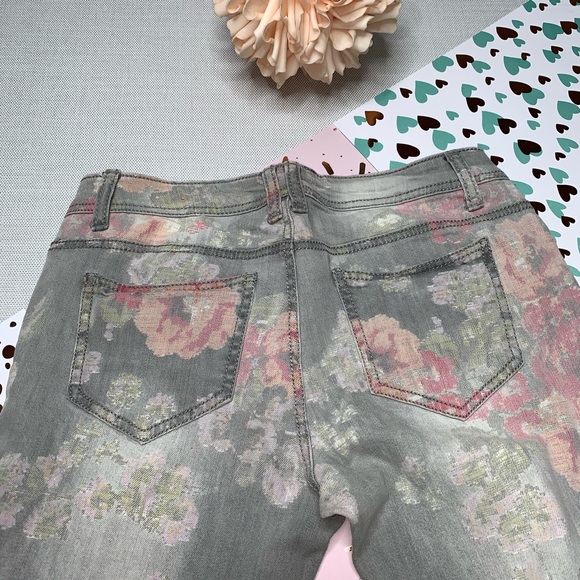 Mossimo Supply Co.’ Floral Skinny Jeans - Picture 4 of 10
